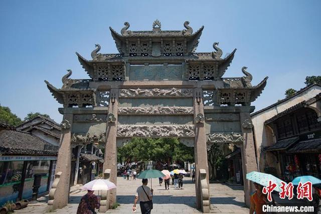 昭通市举行2024 年重点水利项目暨润昭引水应急供水项目开工仪式 苏永忠宣布项目开工 杨承新主持 唐源等出席